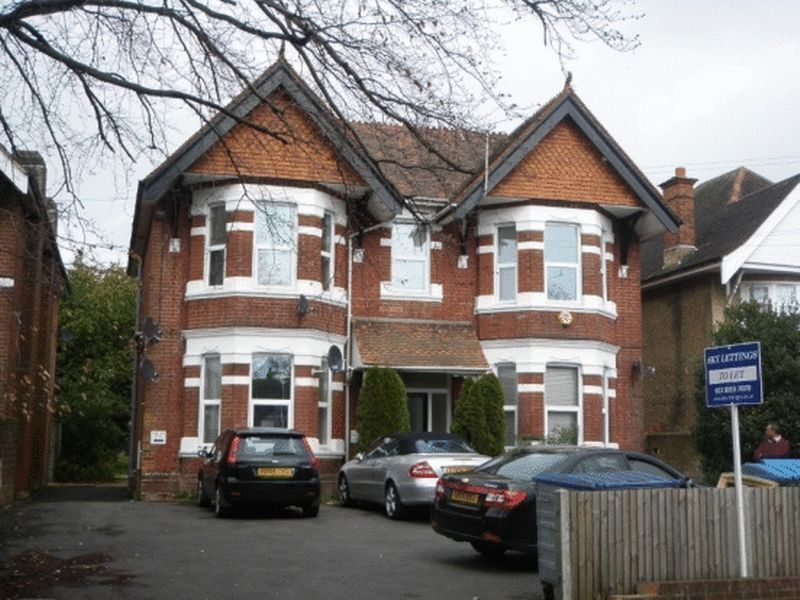 2 bedroom flat to rent, Portsmouth Road, Woolston, Southampton SO