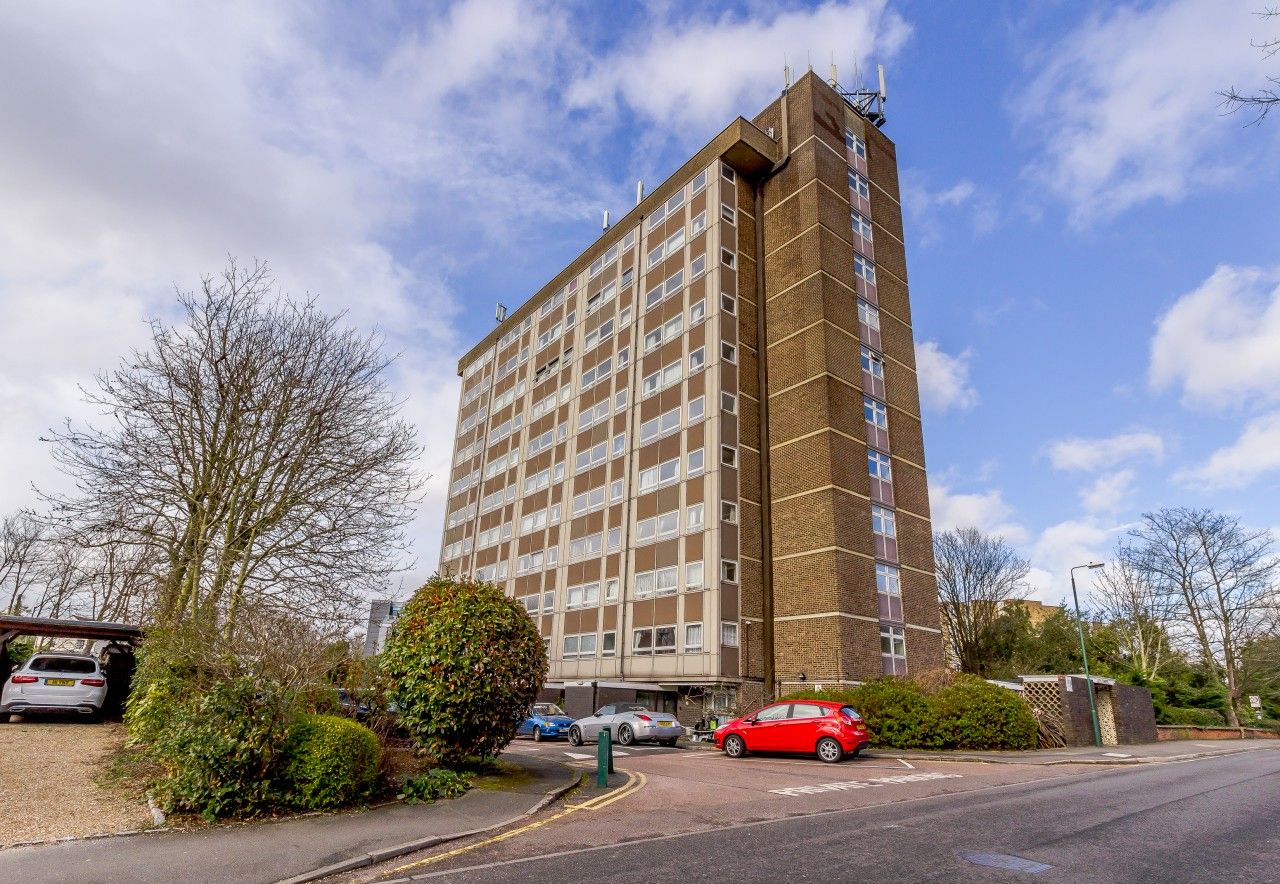 2 bedroom flat for sale, Leith Towers, Sutton, London SM, SM2 5JQ