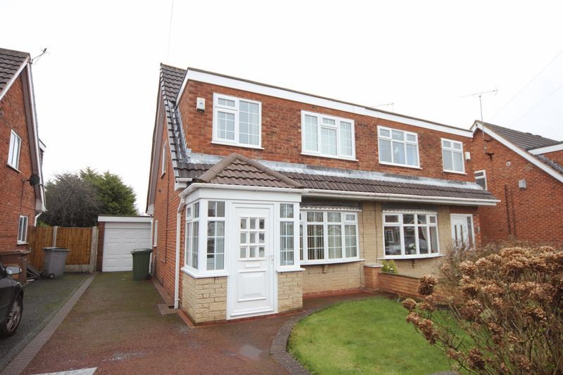 3 bedroom semidetached house for sale, Kingfisher Way, Saughall Massie