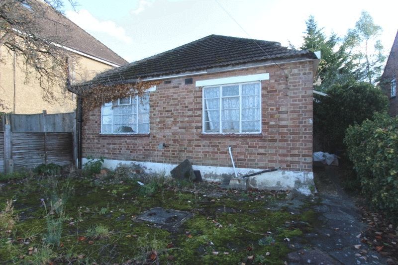 3 bedroom detached house for sale, Banstead Road, Carshalton SM, SM5 3NS