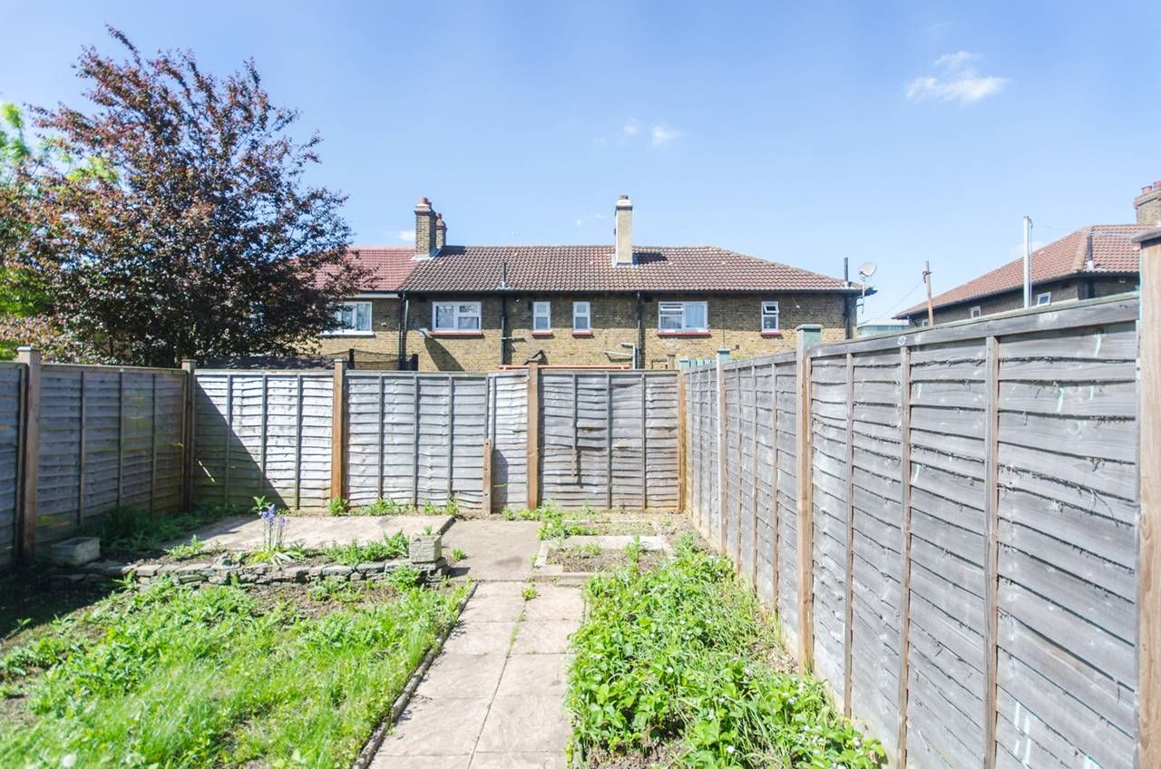 3 bedroom flat to rent, Eltham Green Road, Kidbrooke, SE, SE9 6BH