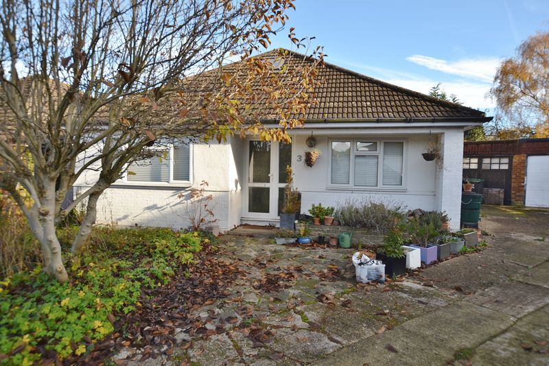 3 bedroom bungalow for sale, Wroxham Gardens, Enfield EN, EN2 9BU