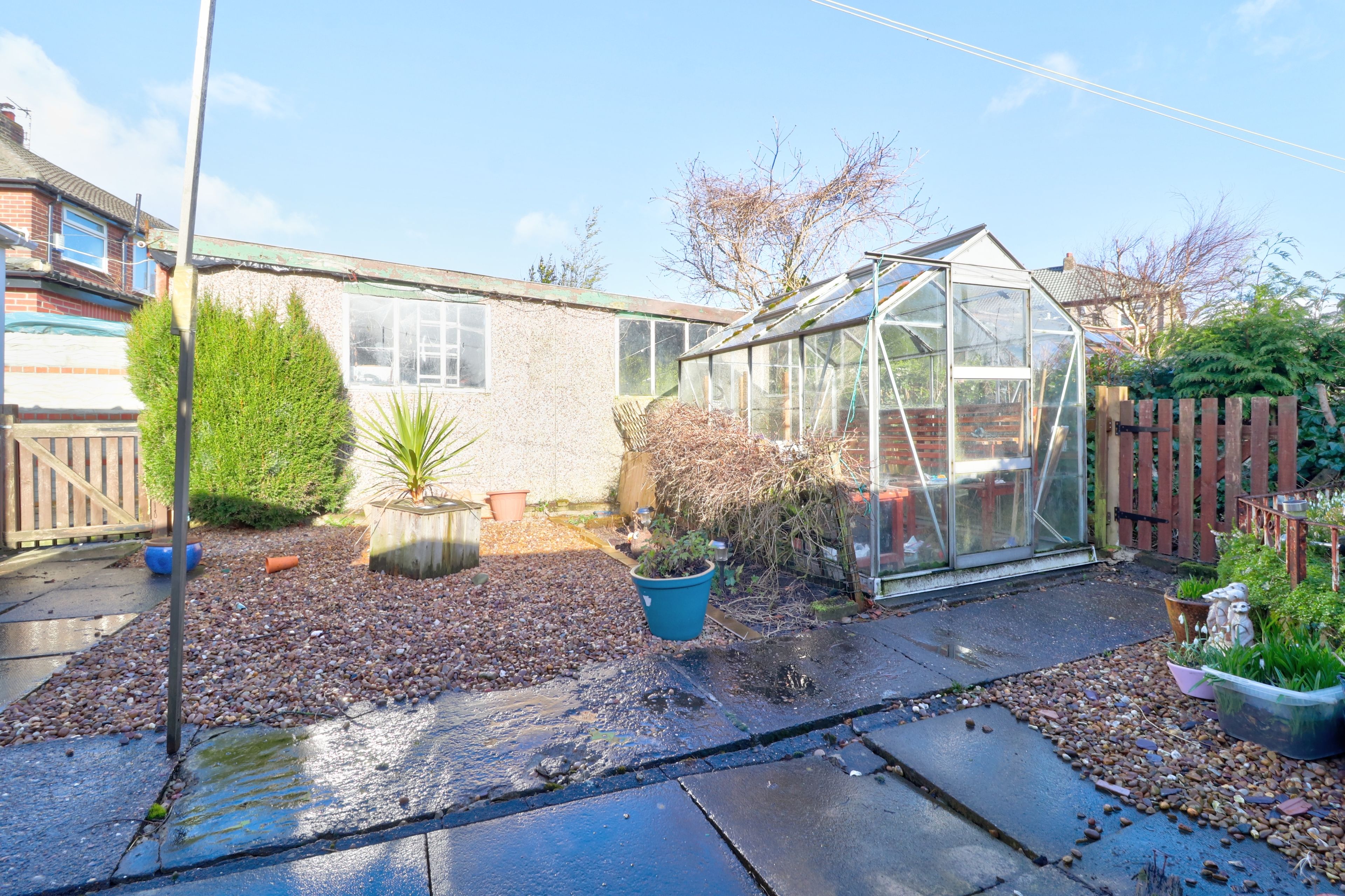 2 bedroom bungalow for sale, Wyke Crescent, Wyke, Bradford BD, BD12 9AY