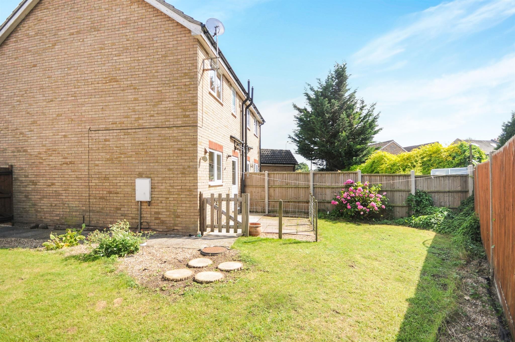 2 bedroom semidetached house for sale, Manse Court, Thetford, IP24 2LE