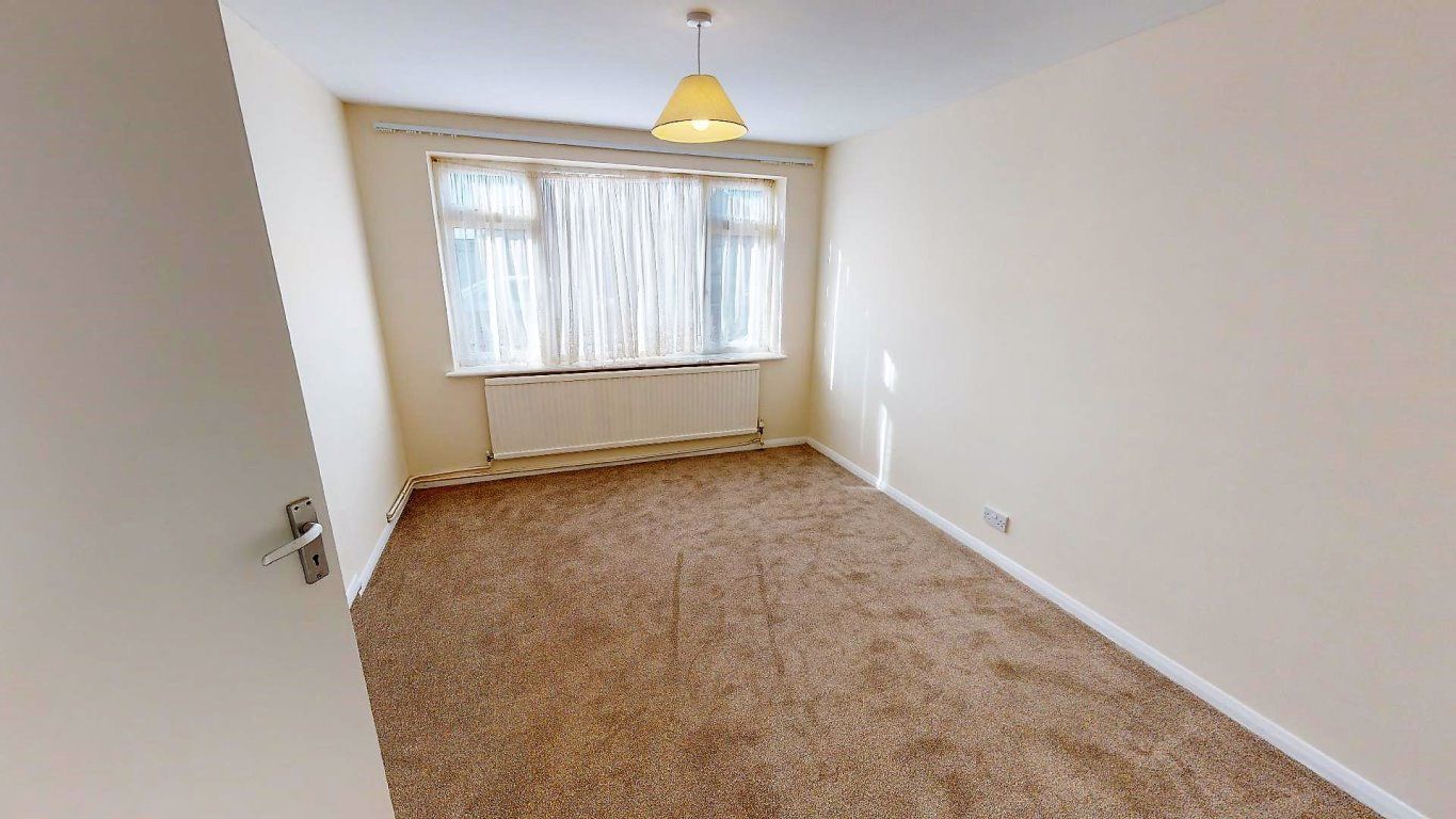 2 bedroom house to rent, Hubert Road, Rainham, RM13 8AB