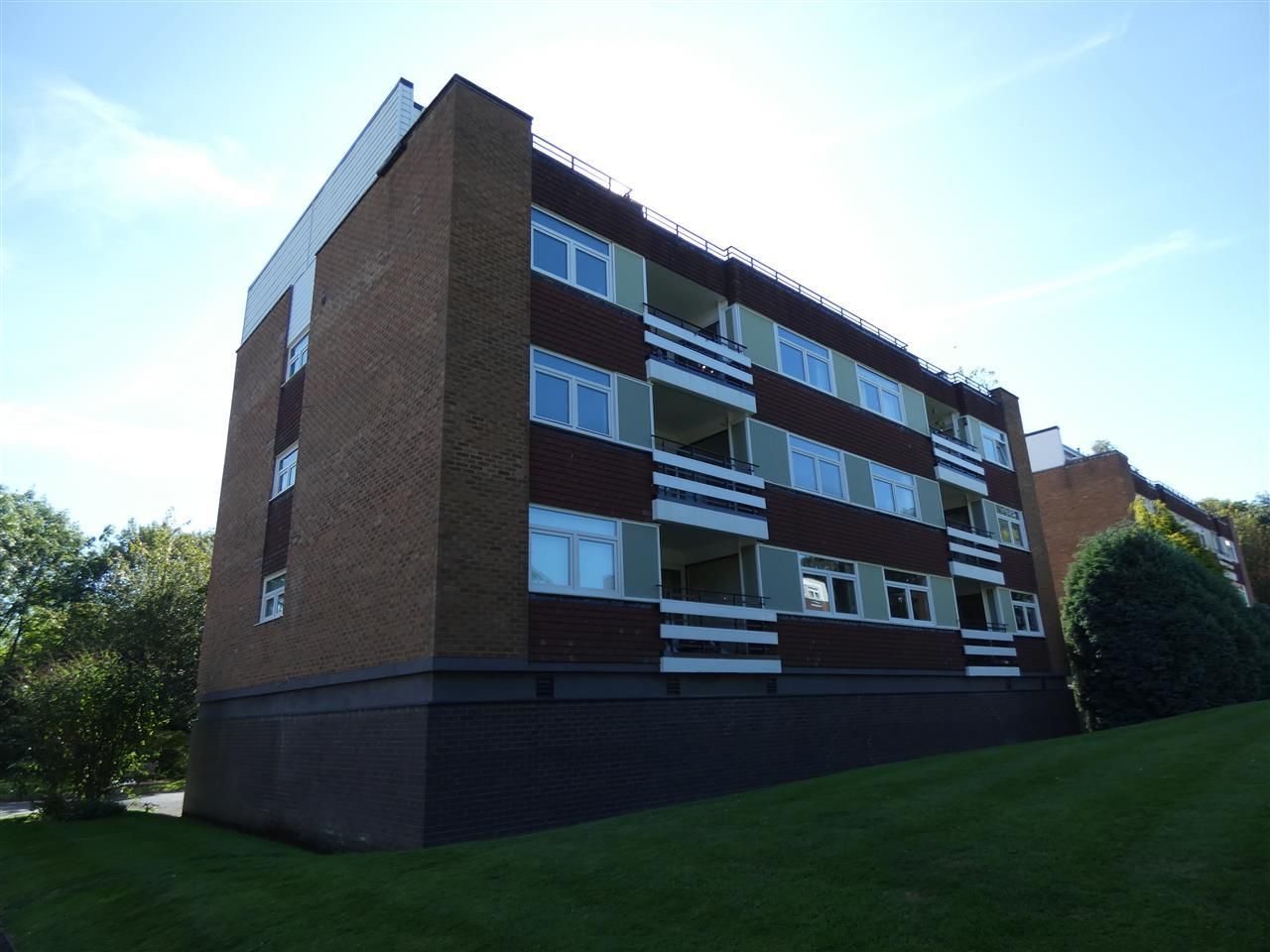 3 bedroom apartment to rent, Riverside Drive, Solihull, B91 3HR