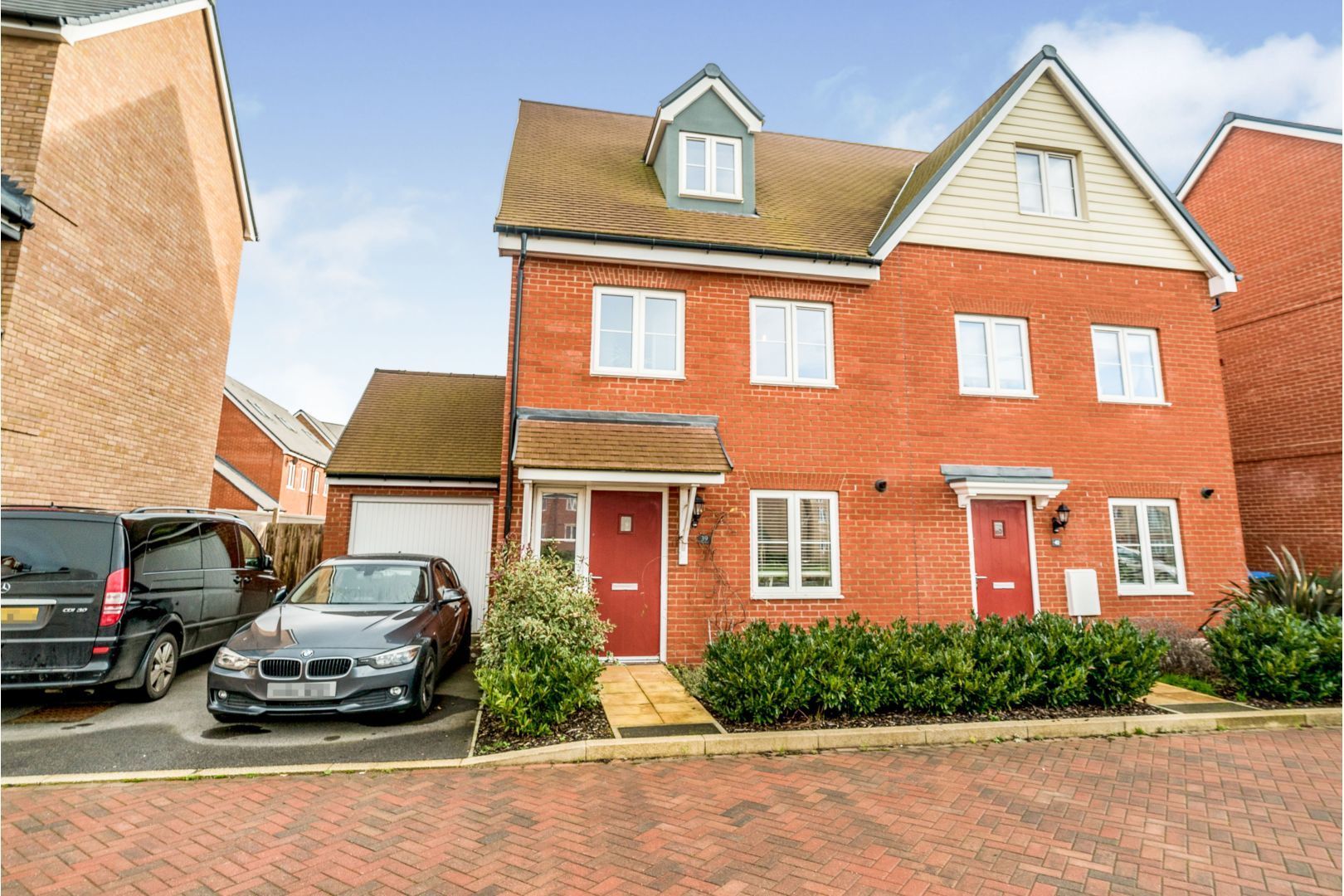 3 bedroom semidetached house for sale, Tyson Road, Aylesbury HP, HP18 0YW