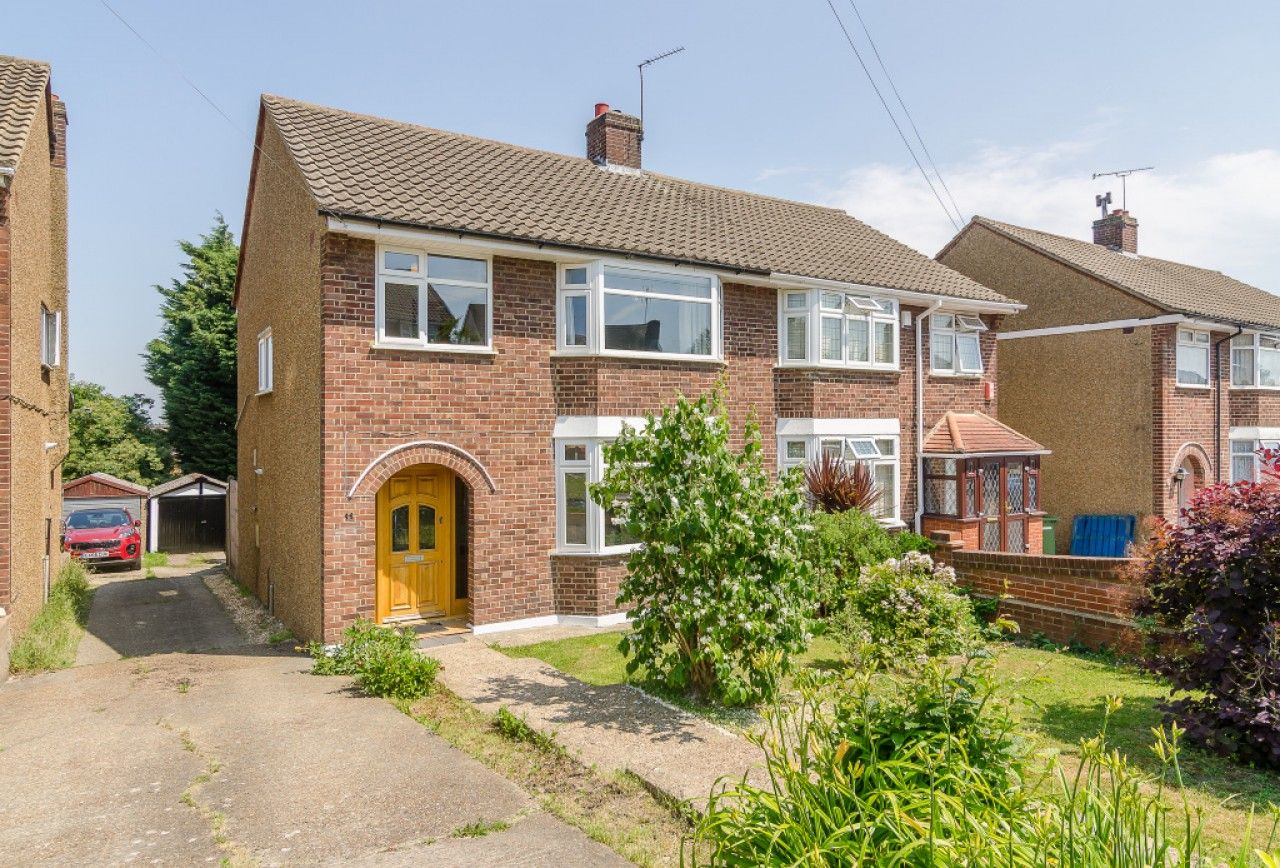 3 bedroom semidetached house for sale, Copthorne Avenue, Hainault