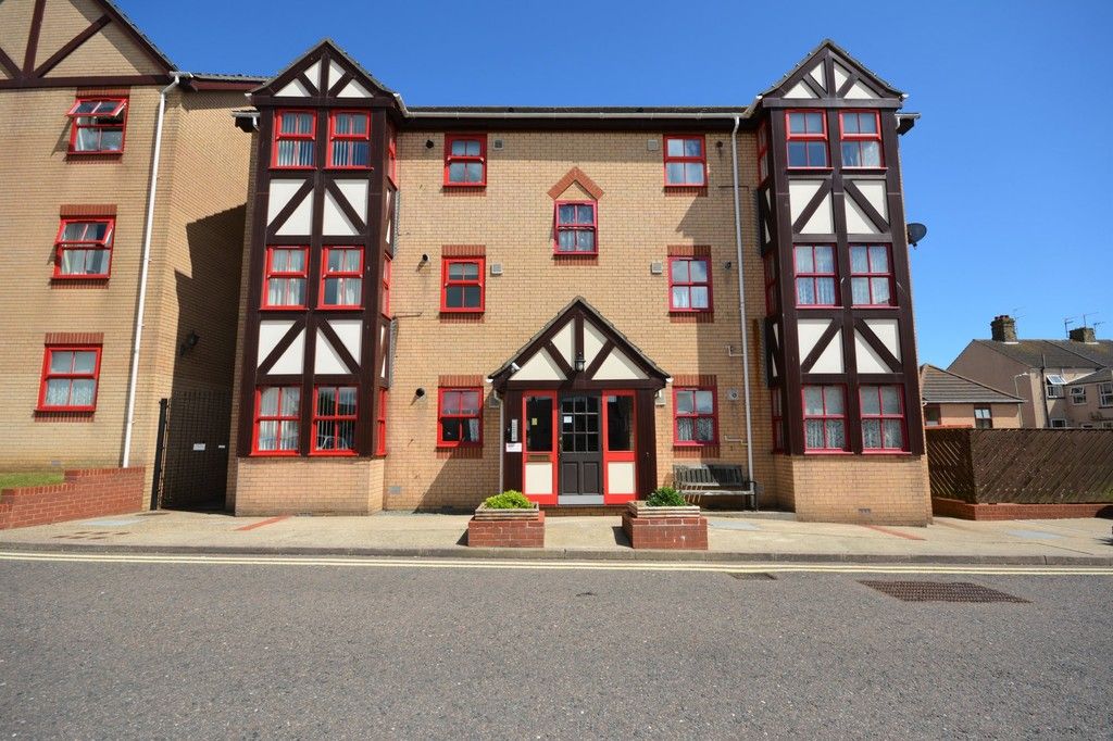 2 bedroom flat for sale, Adrian Court, Alexandra Road, Lowestoft NR