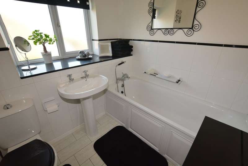 4 bedroom detached house for sale, Coniston Way, Goole, DN14 6JN