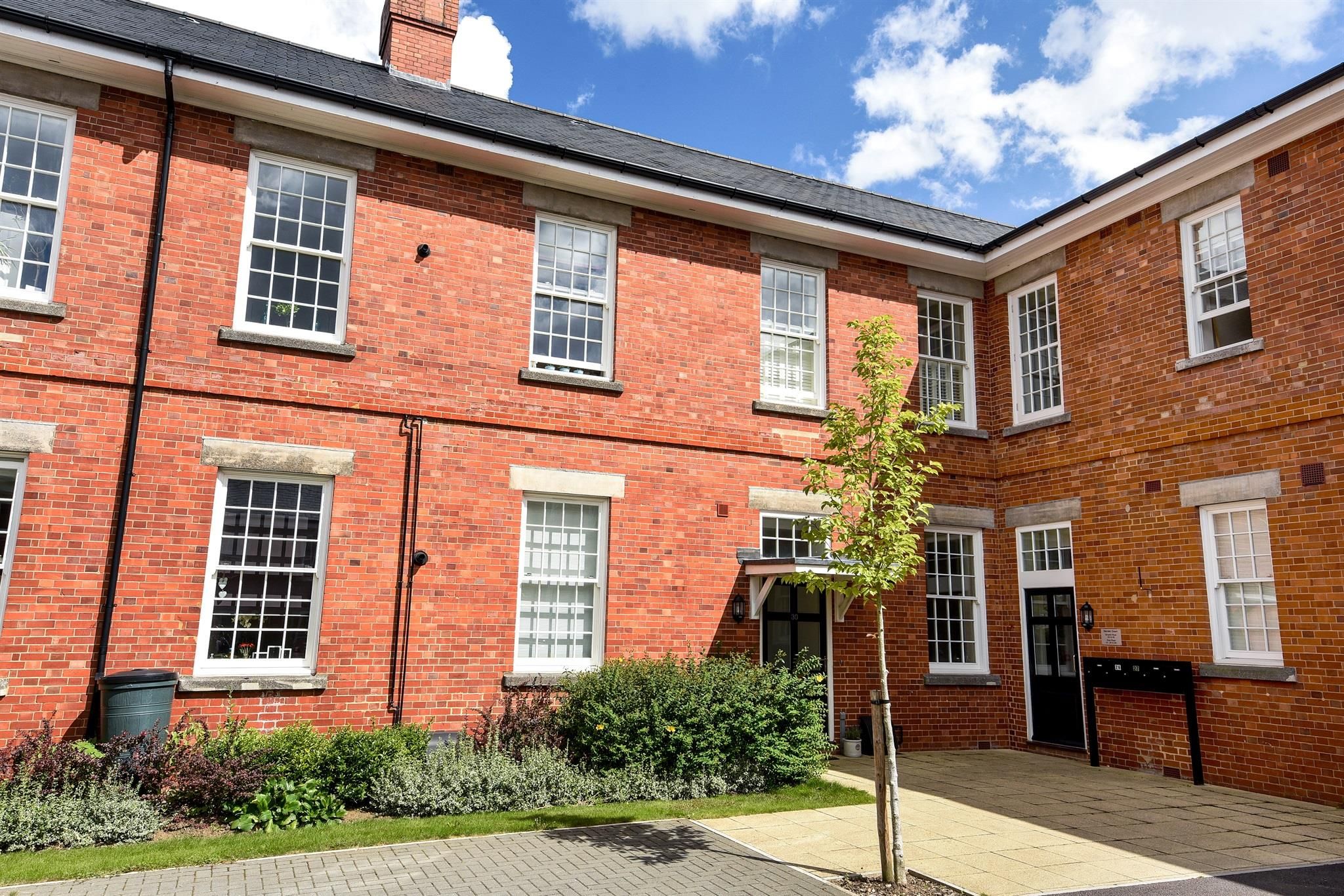 2 bedroom flat for sale, Sherwood Way, Epsom, KT19 8LH