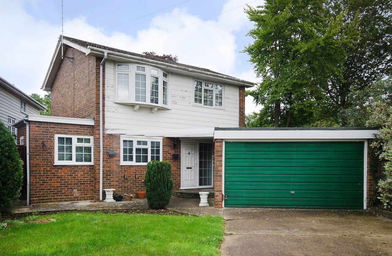 4 bedroom detached house for sale, Moss Lane, Pinner, HA, HA5 3AL