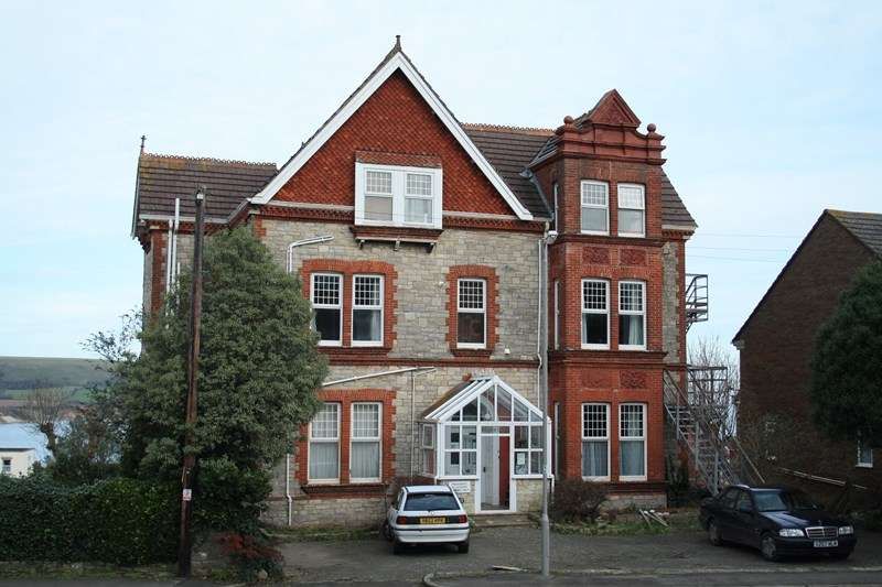 1 bedroom flat to rent, Cluny Crescent, Swanage, BH19 2BP