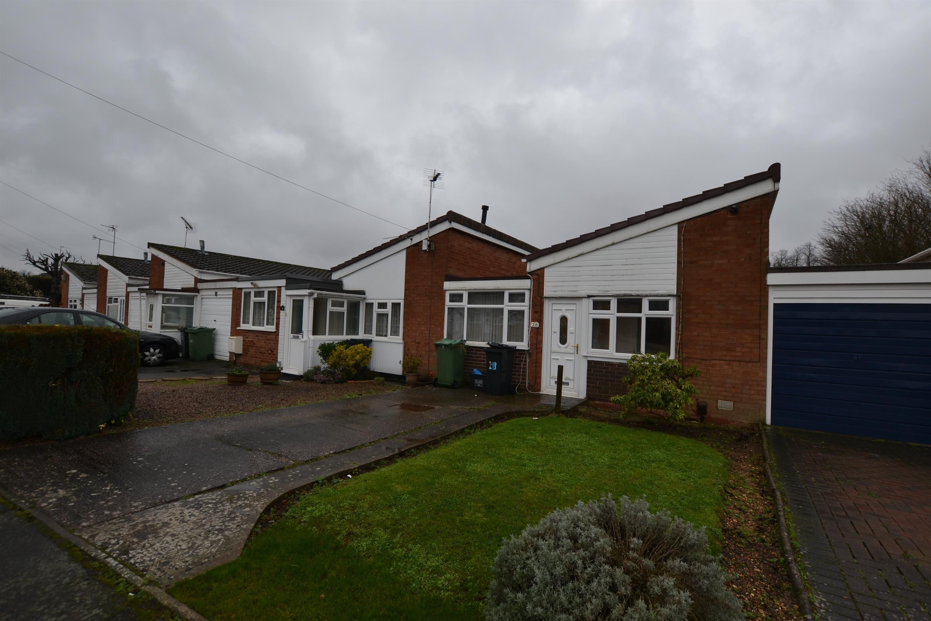 3 bedroom bungalow to rent, Earlswood Road, Kingswinford, DY6 7DX