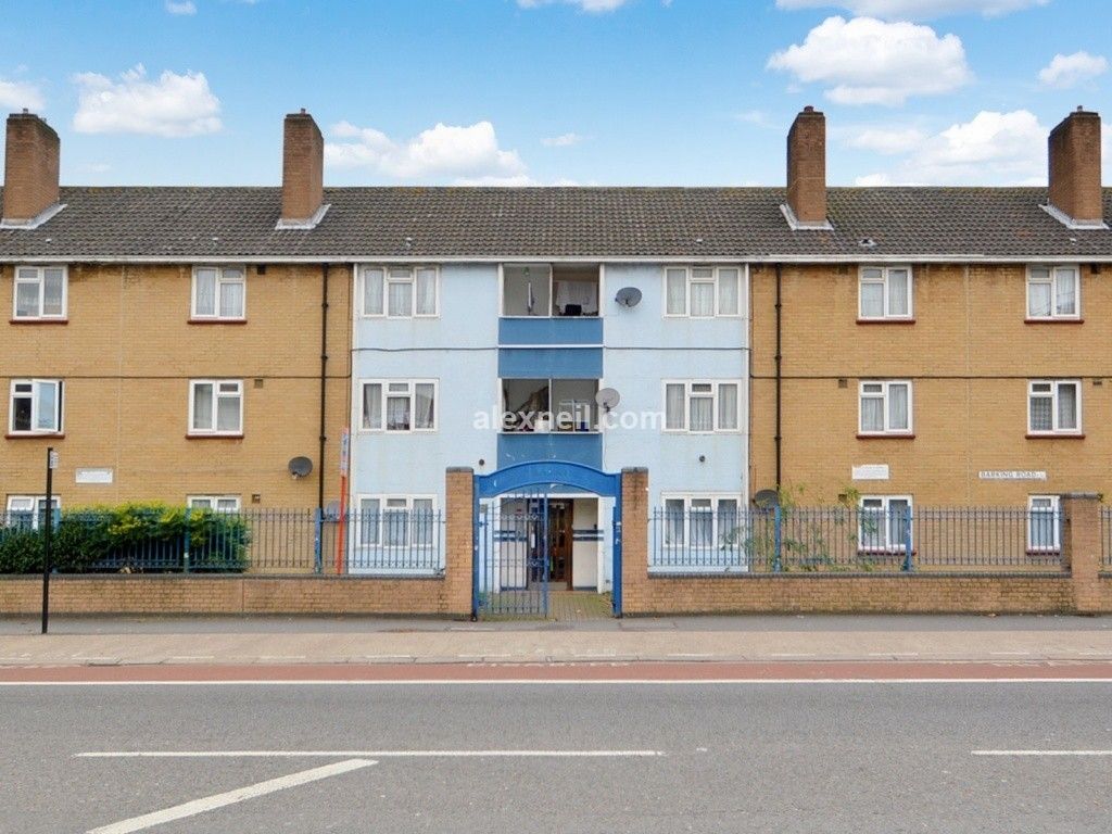 3 bedroom flat for sale, Barking Road, London E, E13 9EU