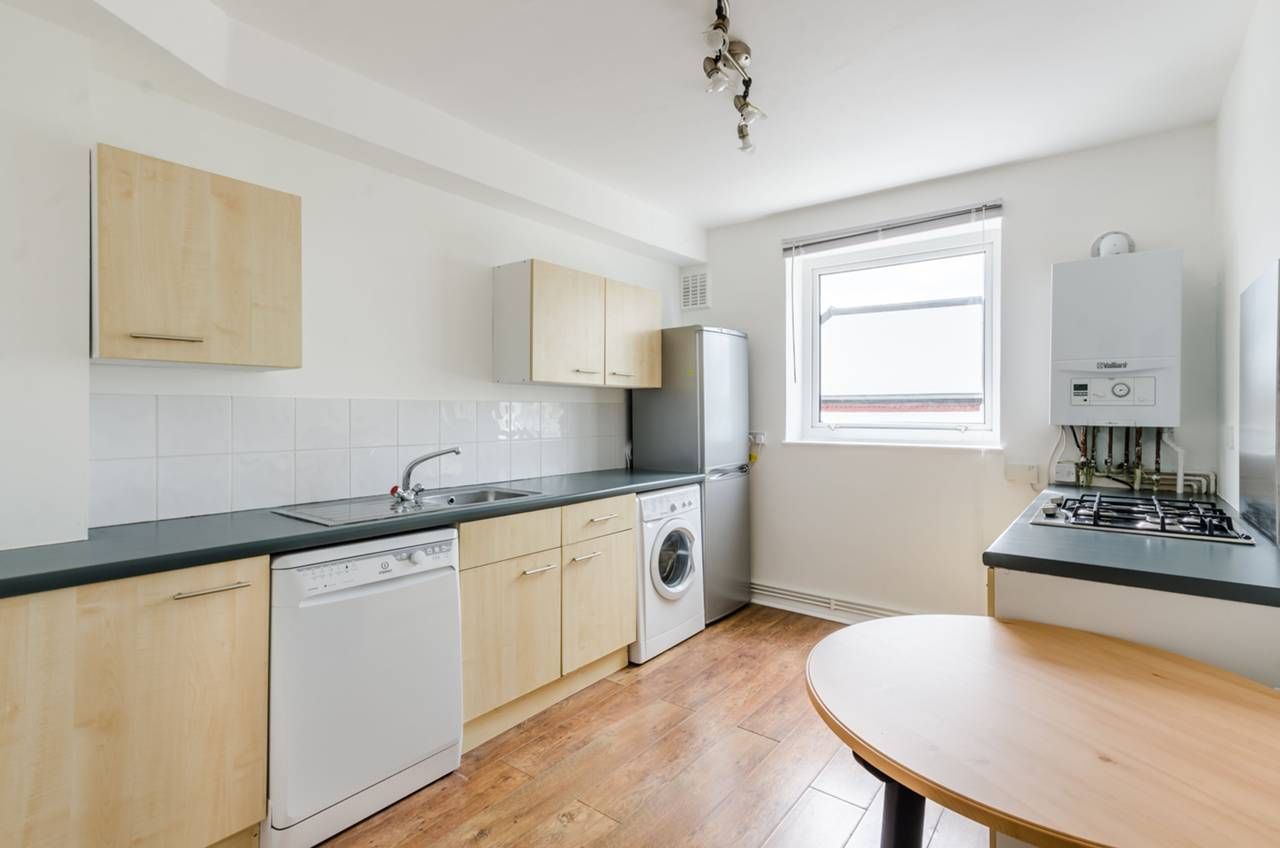 2 bedroom flat to rent, Elsinore Road, Forest Hill, SE, SE23 2SJ