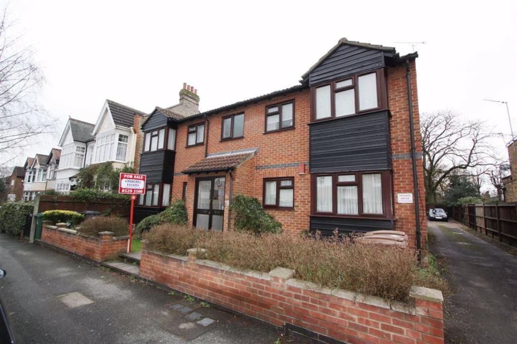 2 bedroom to rent, Woodland Road, Chingford, E4 7ET