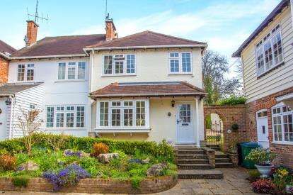 3 Bedroom House For Sale Heath Farm Court Grove Mill Lane