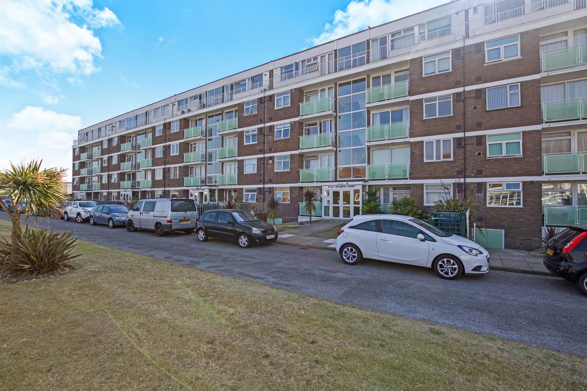 2 bedroom flat for sale, Ferry Road, Shorehambysea, BN43 5YJ
