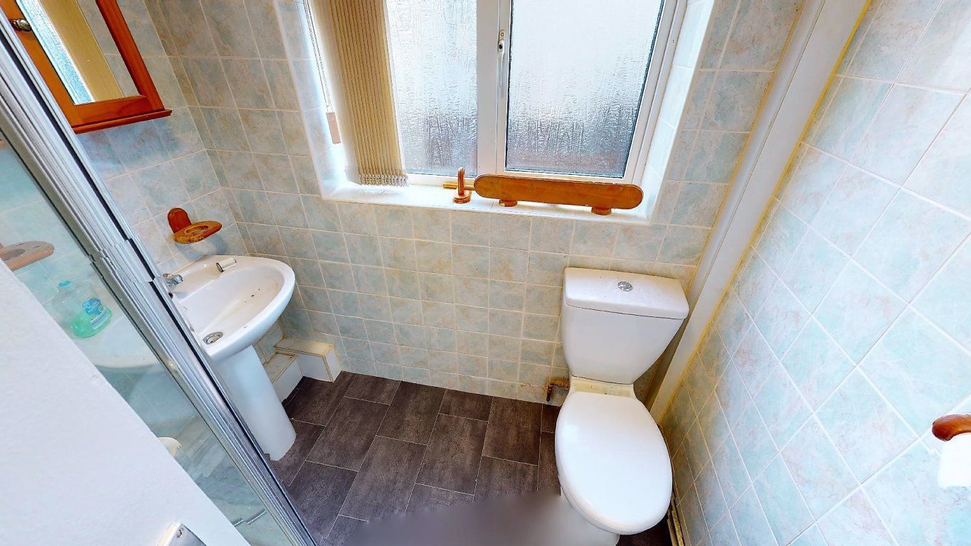 2 bedroom house to rent, Hubert Road, Rainham, RM13 8AB
