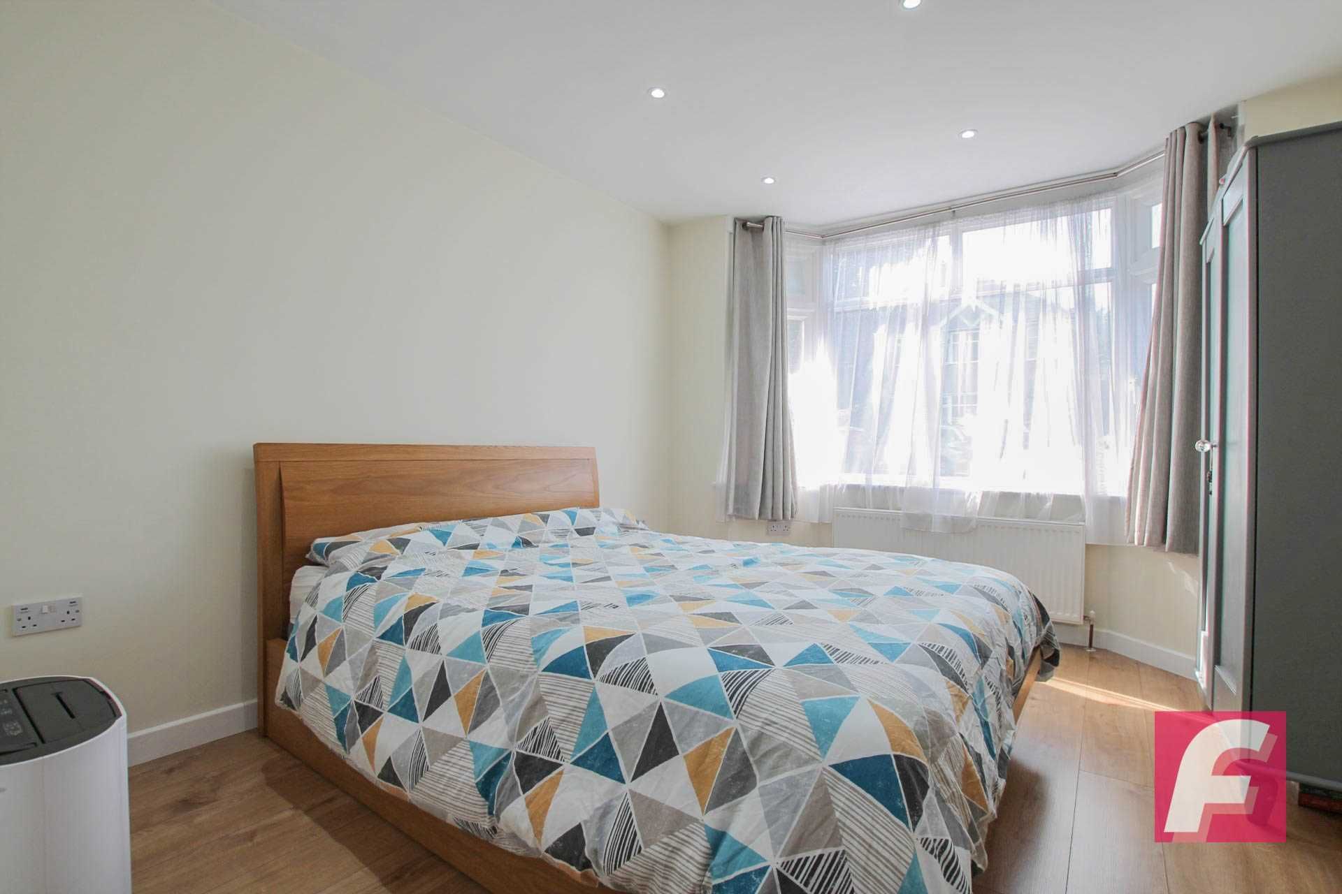 2 bedroom semidetached bungalow for sale, Hillrise Avenue, Watford