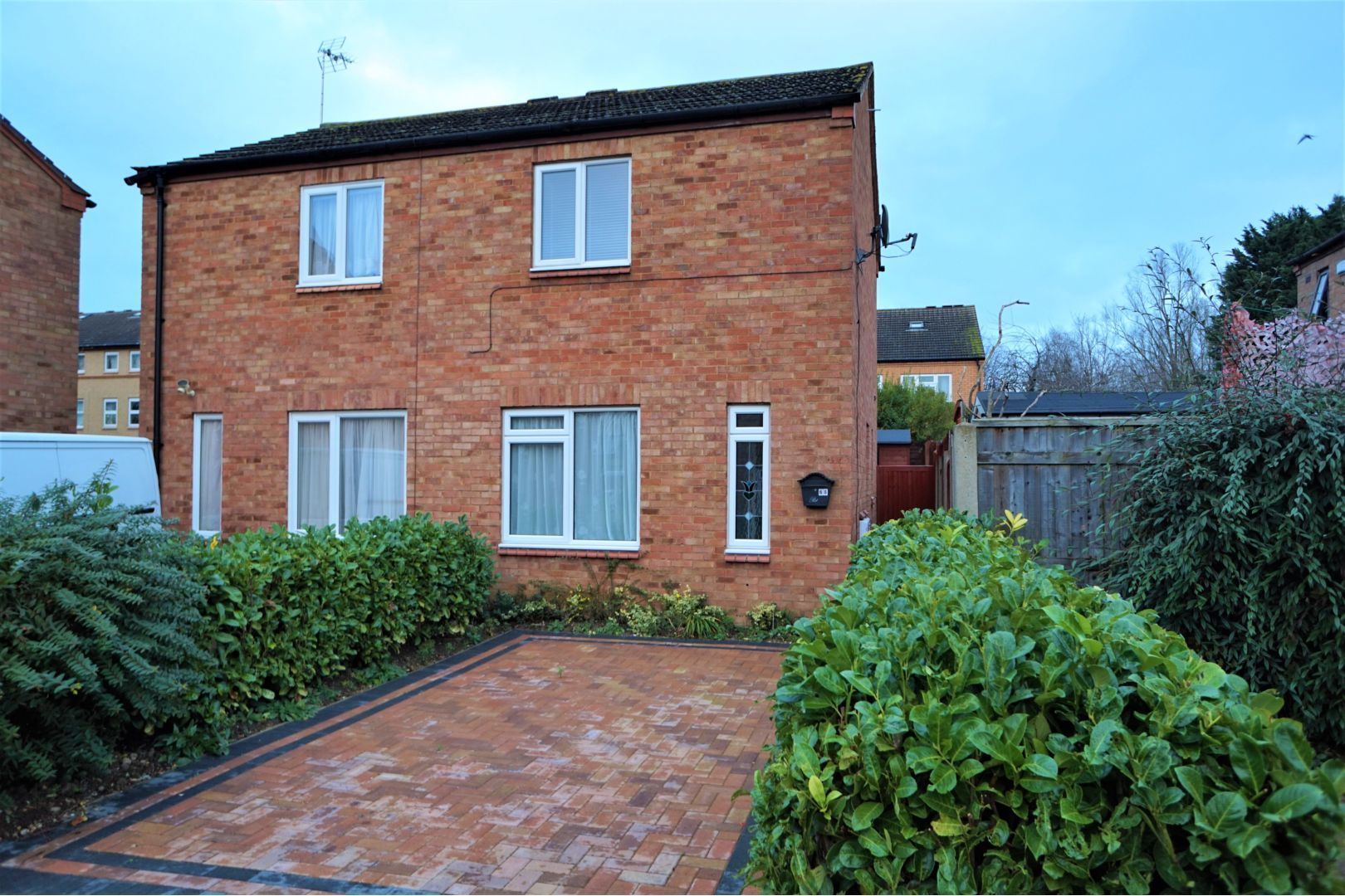 2 bedroom semidetached house to rent, Perran Avenue, Fishermead, Milton Keynes MK, MK6 2LJ