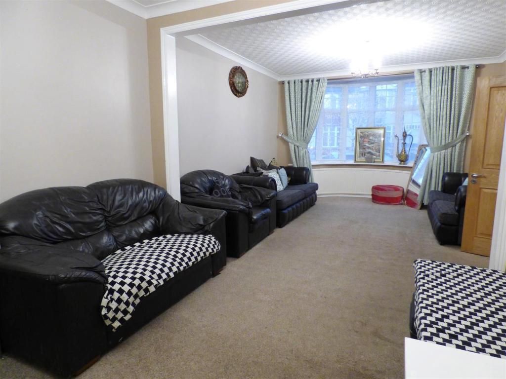 6 bedroom semidetached house for sale, Beccles Drive, Barking, IG11