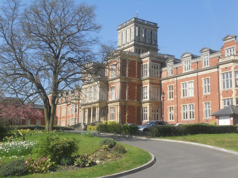 2 bedroom flat to rent, Royal Earlswood Park, Redhill RH, RH1 6TE