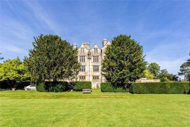2 bedroom flat for sale, Shipton Court, High Street, Chipping Norton