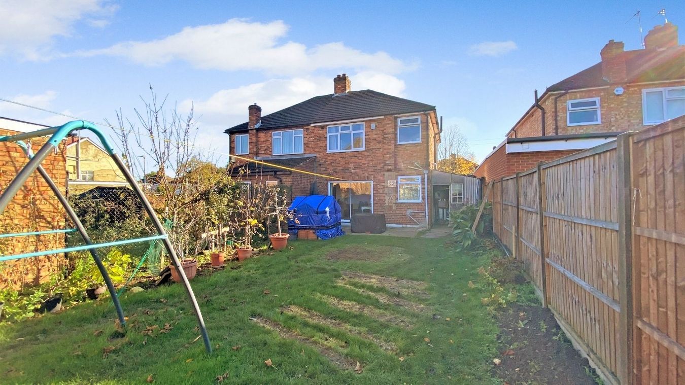 3 bedroom semidetached house for sale, Windsor Avenue, Hillingdon