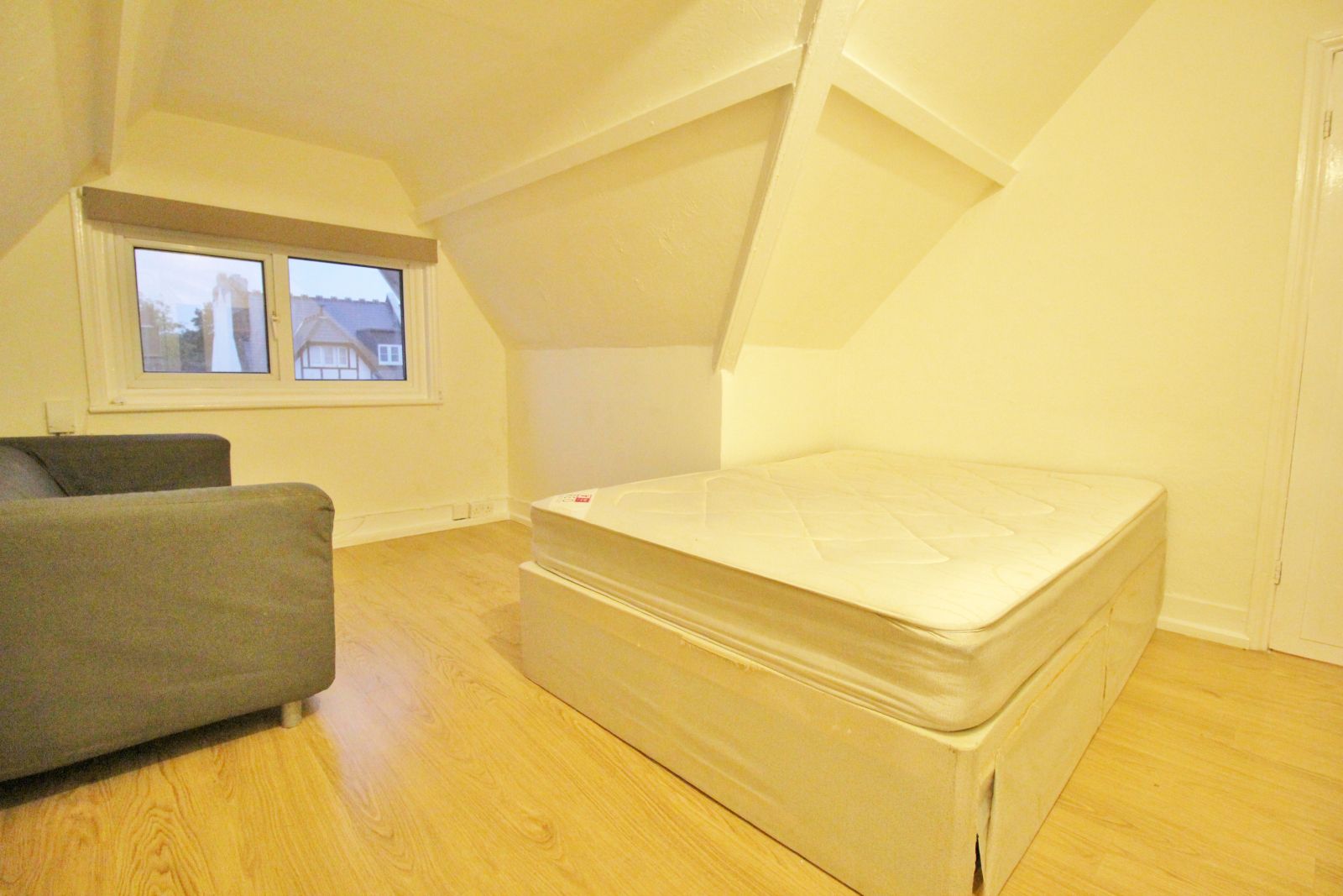 Studio flat to rent, Onslow Gardens, London, N10 3JX
