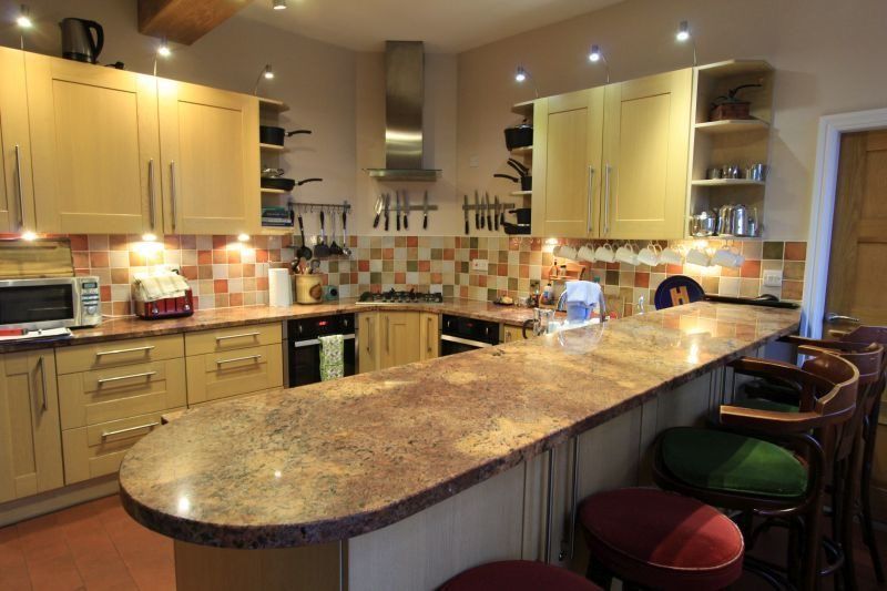 6 bedroom house to rent, The Jovial Dutchman, Cromford Road, Crich, DE4 5DJ