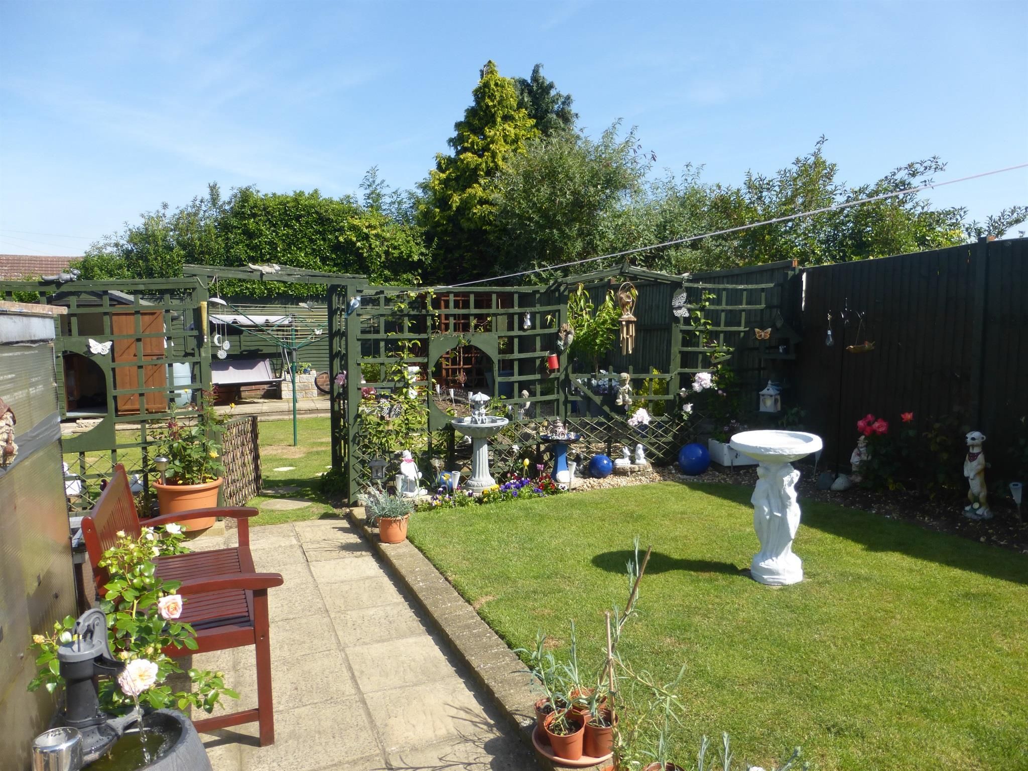 2 bedroom semidetached bungalow for sale, Winton Road, Reading, RG2 8HJ