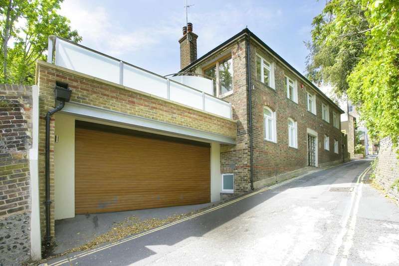 4 bedroom detached house for sale, Watergate House, Watergate Lane
