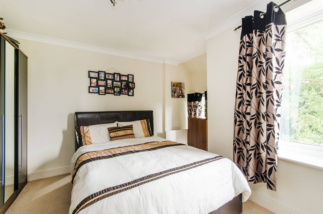 3 bedroom flat for sale, Winslow Close, Eastcote, HA, HA5 2QY