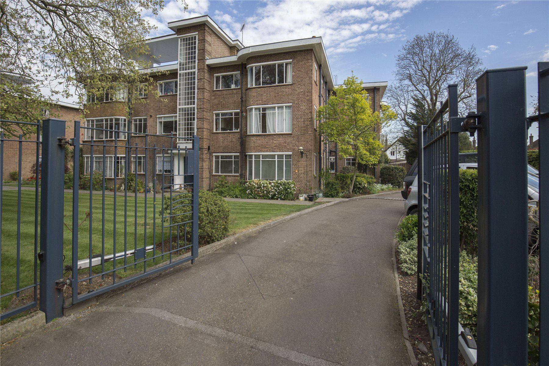 3 bedroom flat for sale, Kingfisher Court, Bridge Road, East Molesey