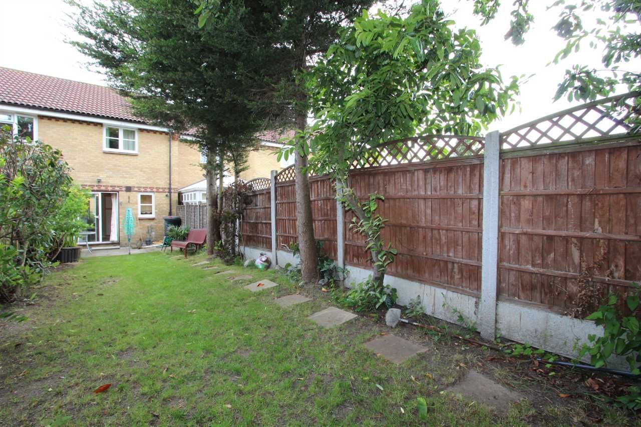 2 bedroom house to rent, Chelmer Drive, South Ockendon RM, RM15 6EQ