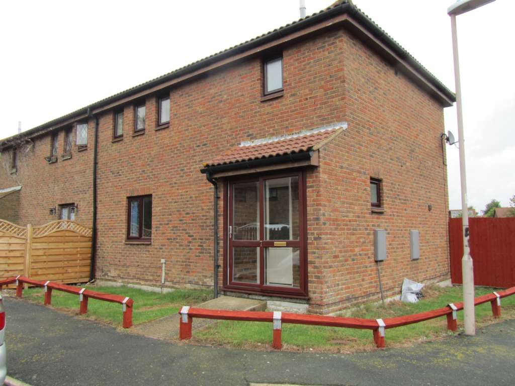 3 bedroom semidetached house to rent, Shanklin Close, Eastbourne, BN23 8EG