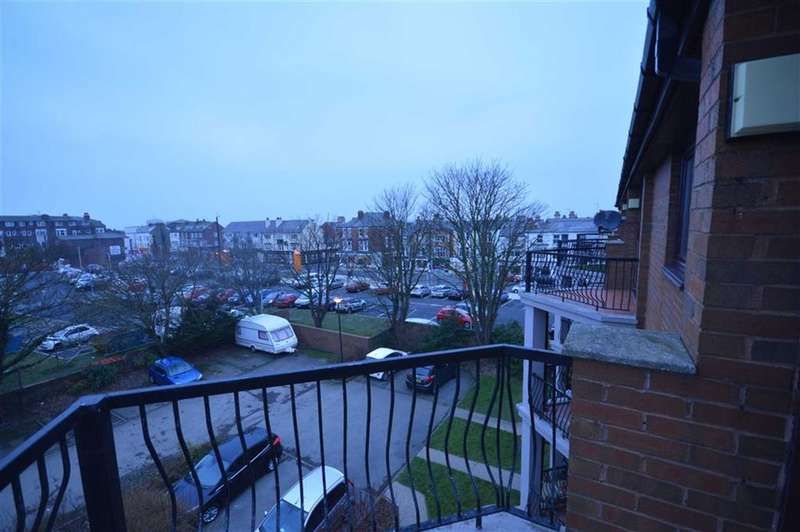 2 bedroom flat for sale, York Road, Bridlington, YO15 2PQ
