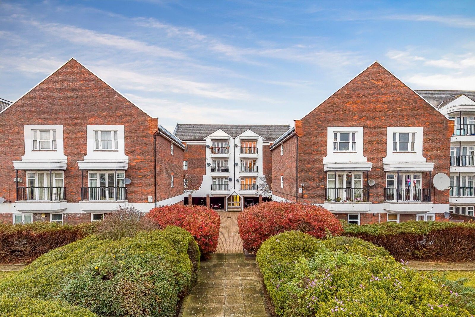 2 bedroom flat for sale, Barge House Road, London, E16 2NW