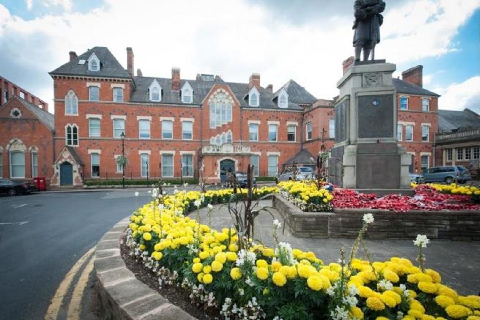 2 bedroom flat for sale, King Edwards Square, Sutton Coldfield, B73 6AD