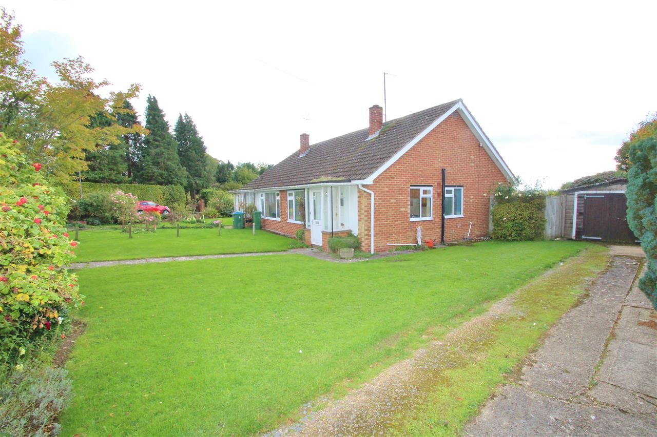 2 bedroom bungalow for sale, Woodlands Crescent, Buckingham MK, MK18 1PH
