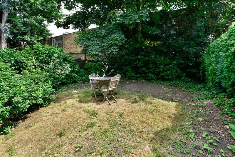 1 bedroom ground floor flat to rent, Amwell Street, Islington, London