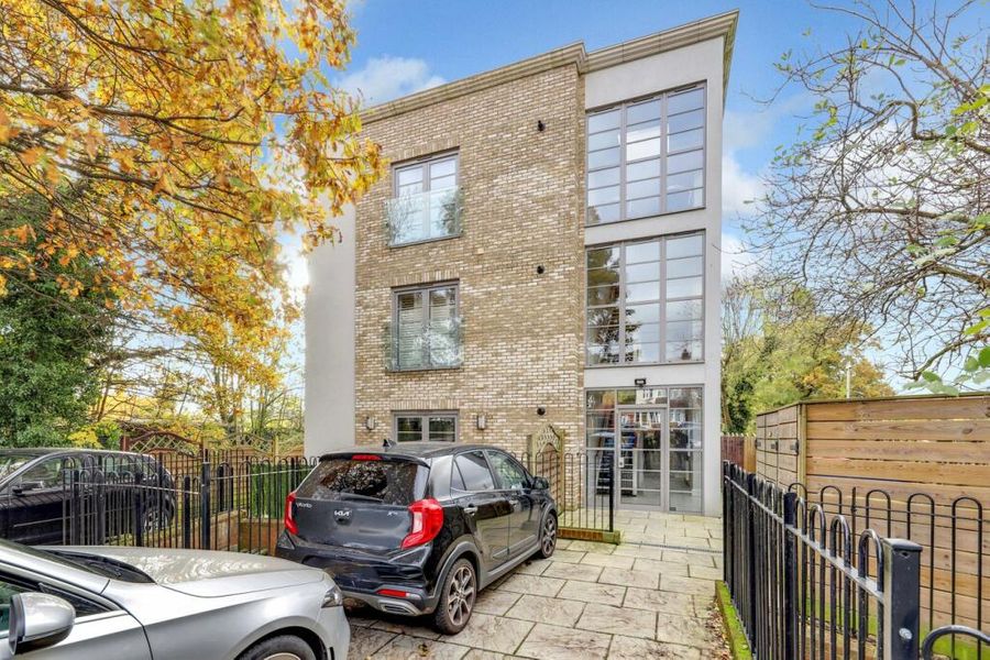 Loughton - Bridge House, Bridge House, Roding Road