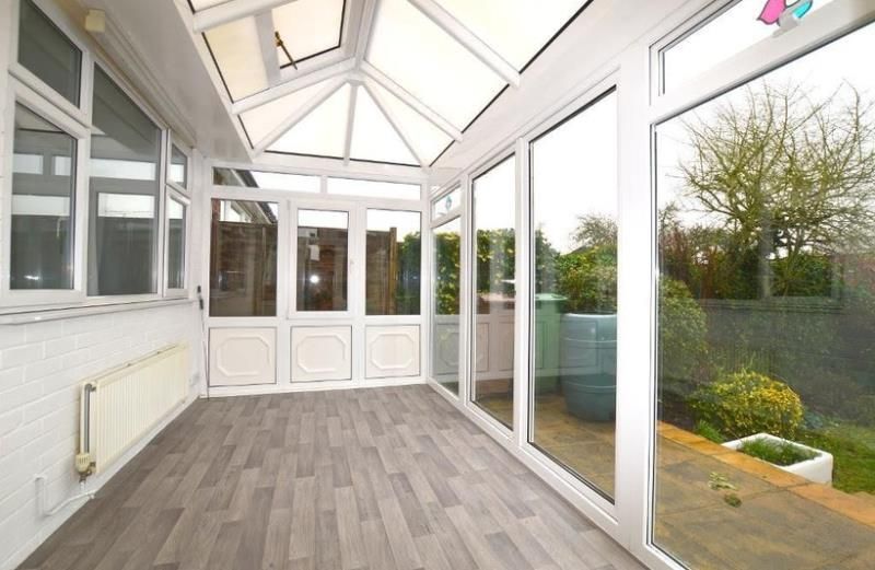 Bungalow to rent, Warden Hill Road, Luton, Stopsley Common, LU2 7AF