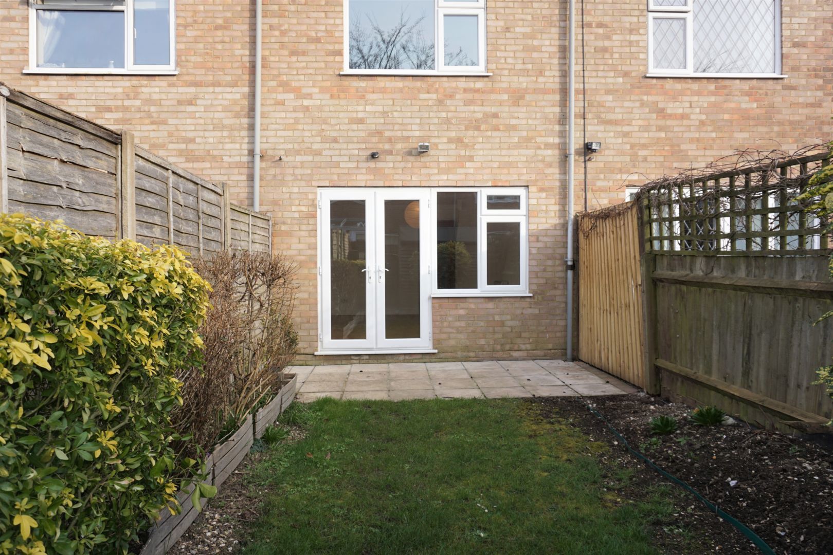 2 bedroom terraced house to rent, Arundel Gardens, Basingstoke RG, RG23 8HQ