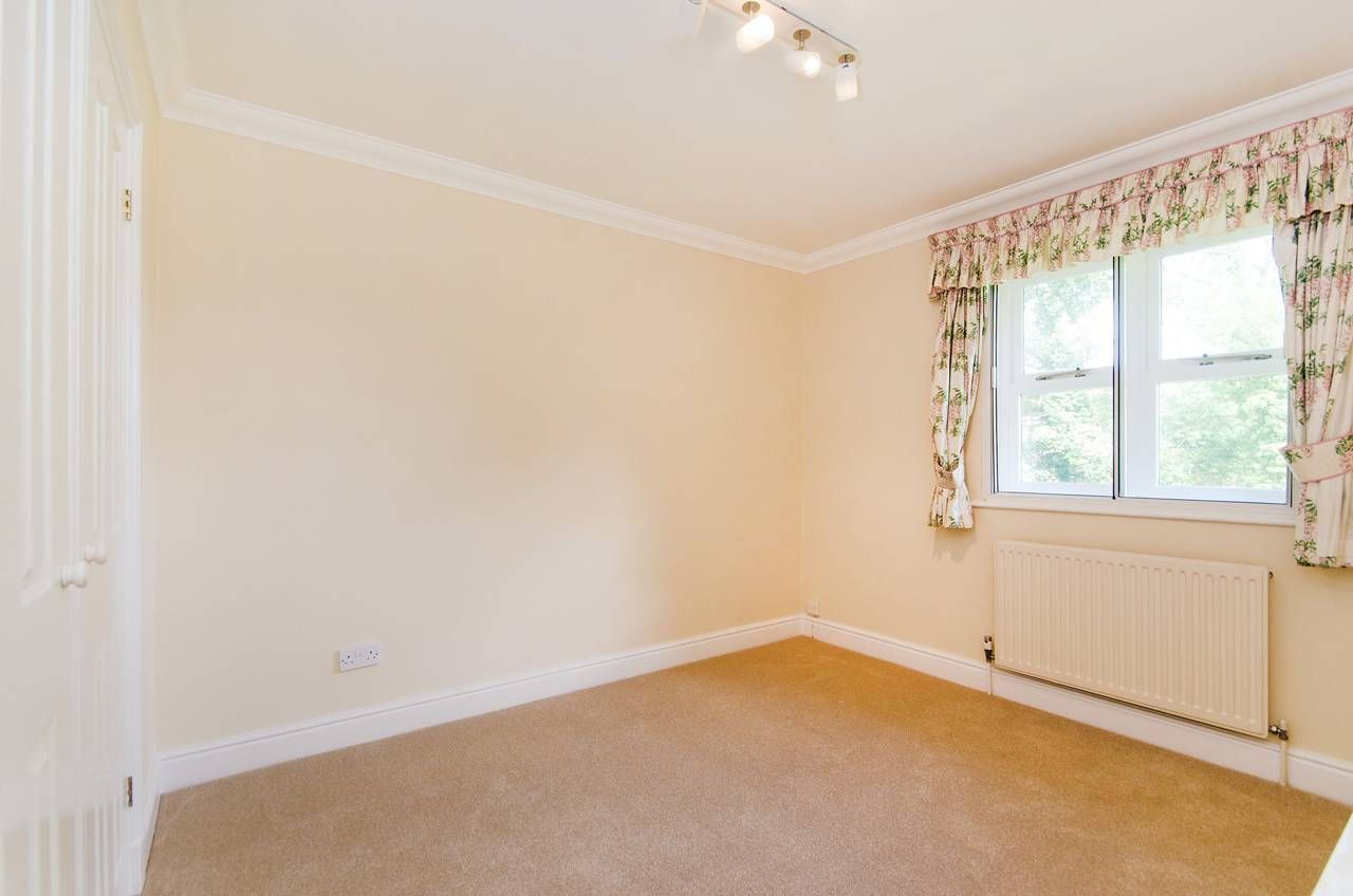 2 bedroom flat to rent, Nugents Park, Hatch End, HA, HA5 4QX