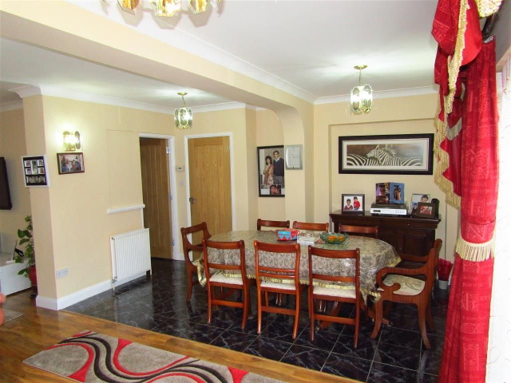 4 bedroom semidetached house for sale, Upton Court Road, Slough, SL3