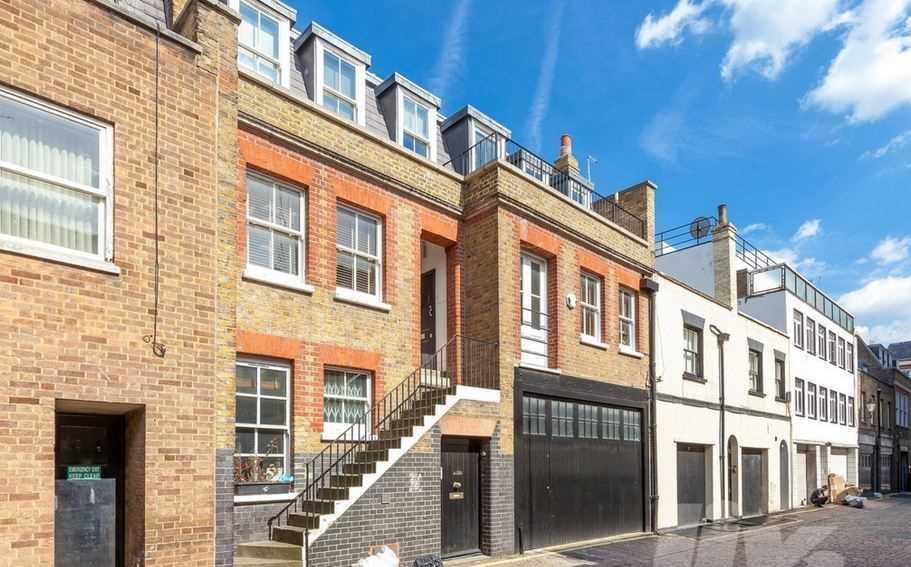 2 bedroom apartment to rent, Weymouth Mews, London, W1G 7DX