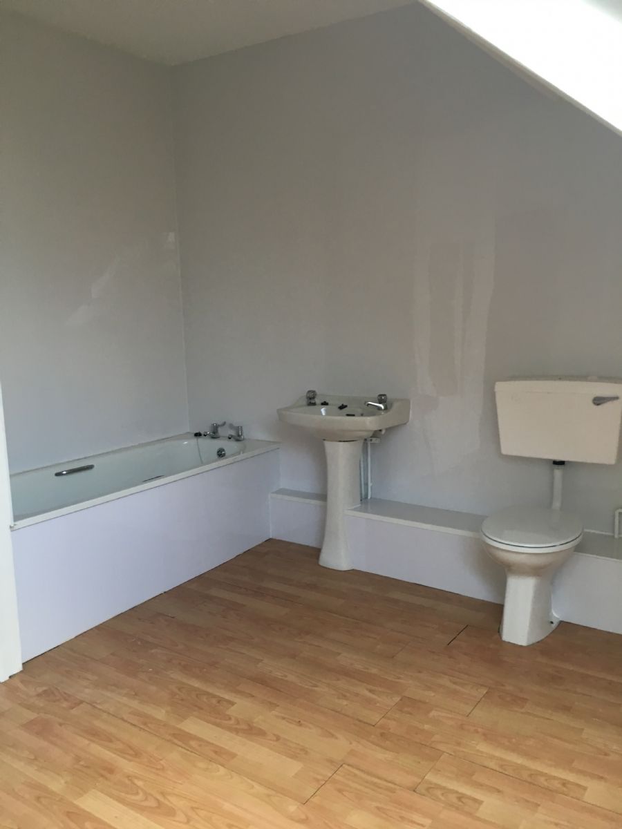 2 bedroom flat to rent, Herbert Street, Pontardawe, Swansea. SA, SA8 4ED